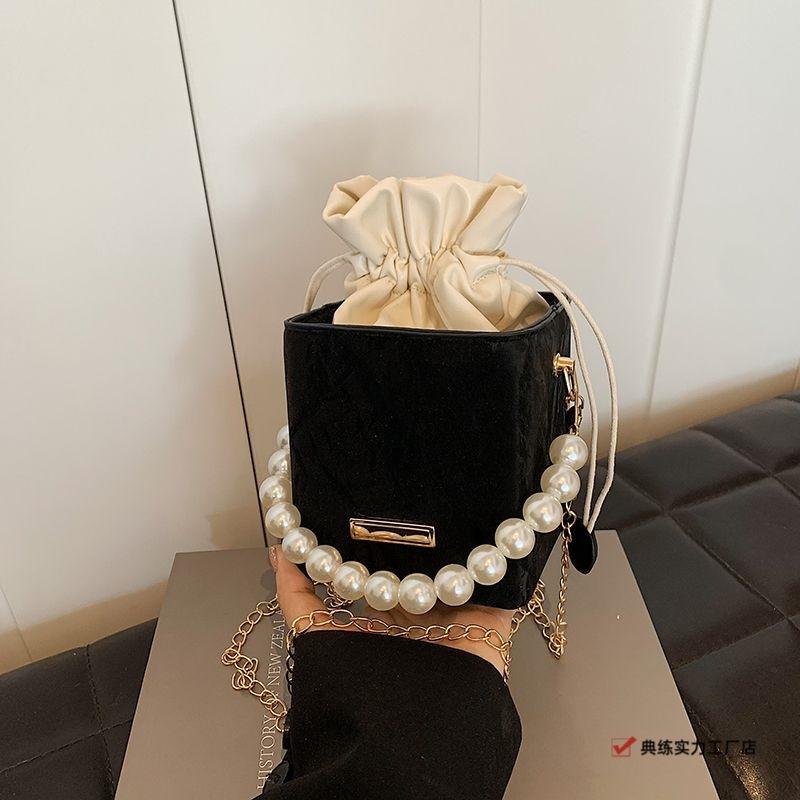 Foreign Style Small Bag Popular New Fashion Design Versatile Pearl Chain Messenger Bag Shoulder Bucket Commuter Bag