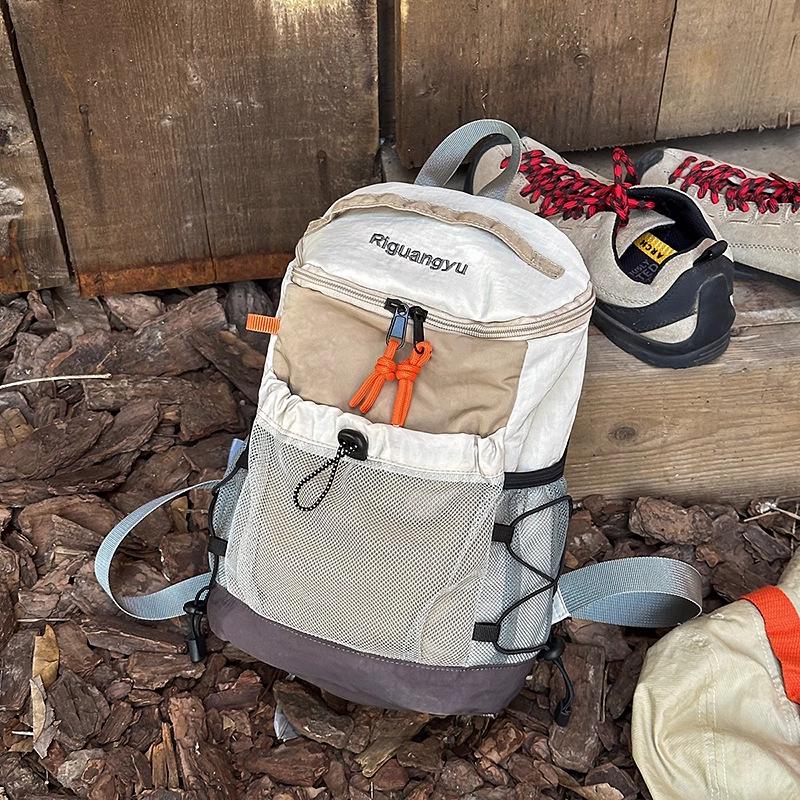 Женский легкий рюкзак для активного отдыха, походов и путешествий - для альпинизма, поездок на работу и учебы.