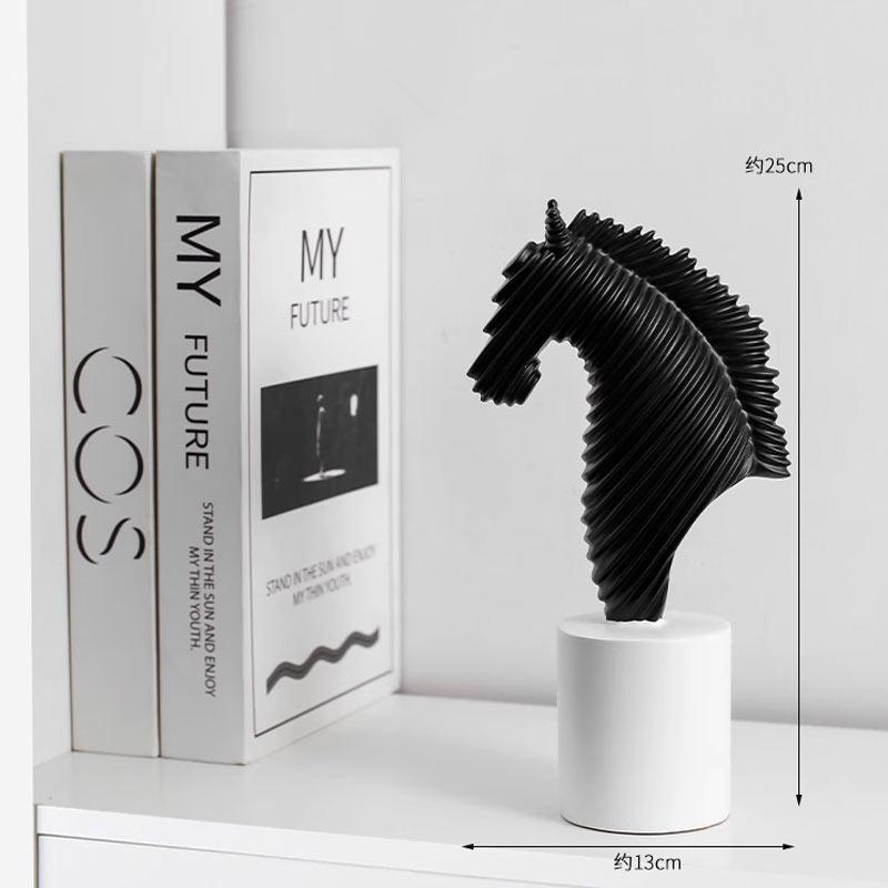 Resin Crafts Steed Statue Room Aesthetic Decor Abstract Striped Horse Head Mascot Animal Sculpture Desk Decoration Ornaments