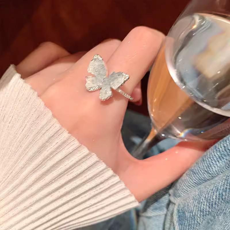 Korean Luxury Zircon Pearl Bow Ring - Vintage Niche Design, Women's Open Hand Jewelry