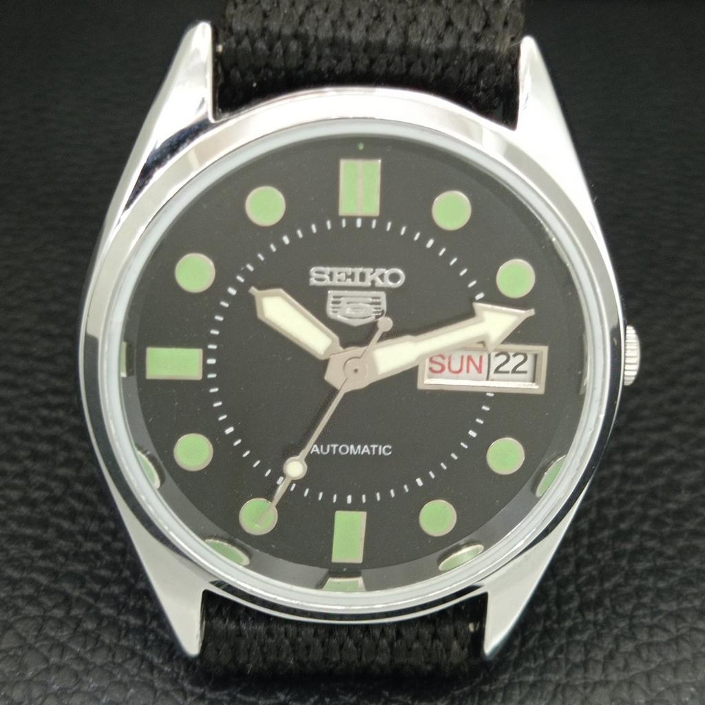 ЯПОНСКИЕ ВИНТАЖНЫЕ ОТРЕМОНТИРОВАННЫЕ АВТОМАТИЧЕСКИЕ МУЖСКИЕ ЧАСЫ SEIKO 5 С ЧЕРНЫМ ЦИФЕРБЛАТОМ a444206-1