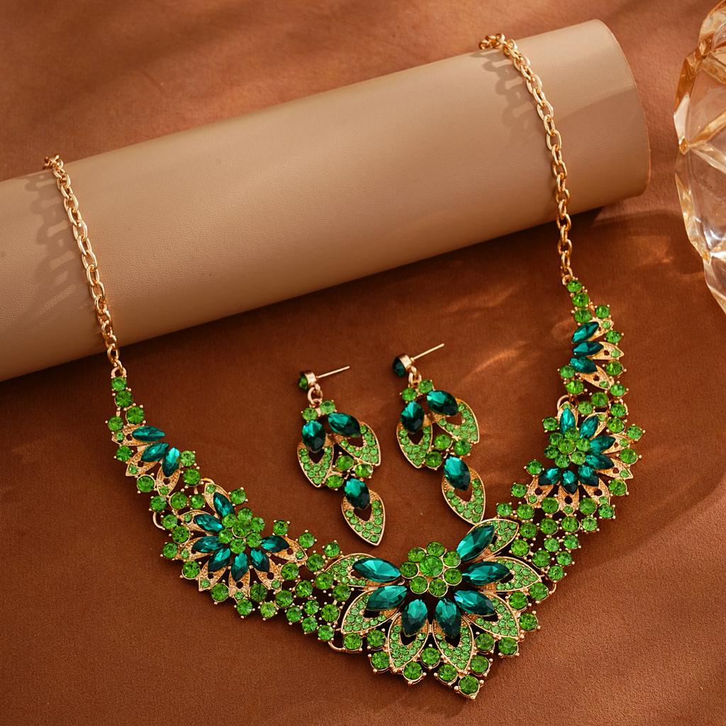 Модные украшения для женщин