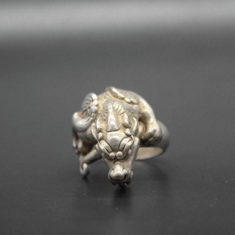 Chinese Tibet Silver Carving Dragon Statue Ring Old Decoration Gift Collection