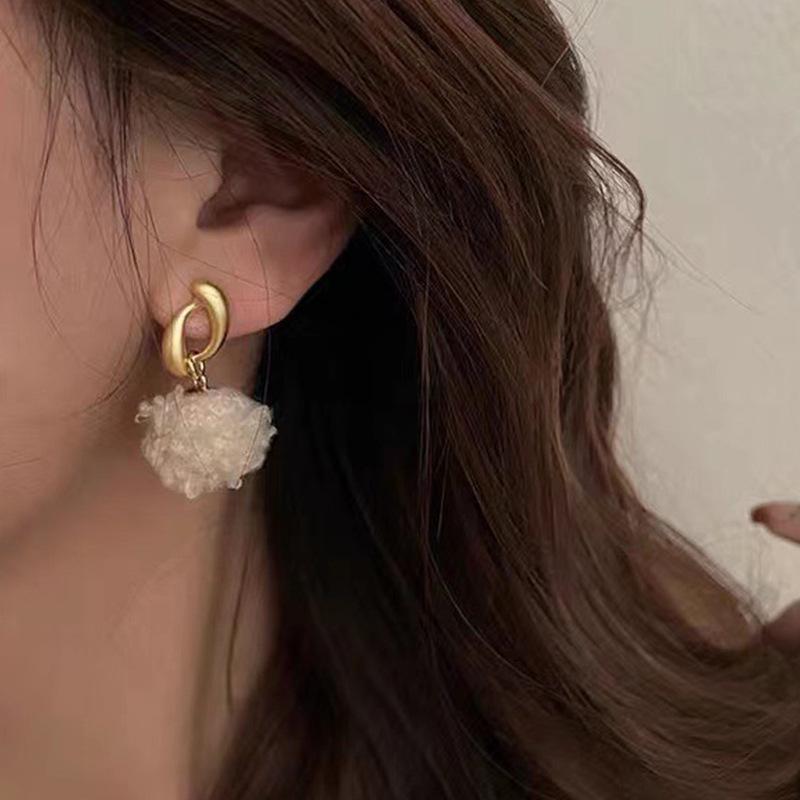 Серебряные серьги-кисточки с жемчугом и иглами - модные универсальные женские украшения