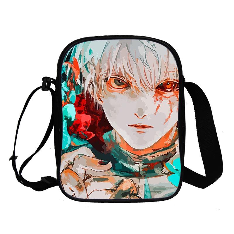 Сумка-мессенджер для подростков Tokyo Ghoul, выполненная методом 3D-печати в полноцветном режиме, с двумя плечевыми лямками.