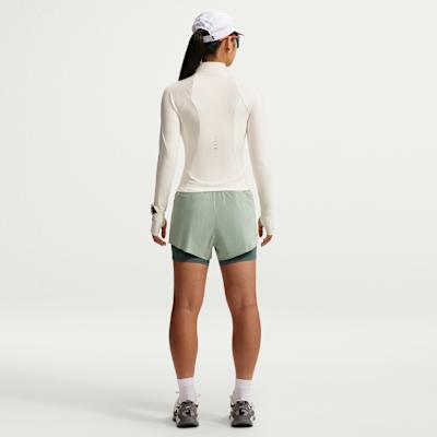 Женские куртки Nike Женские кремовые с воротником-стойкой Умеренные Другое