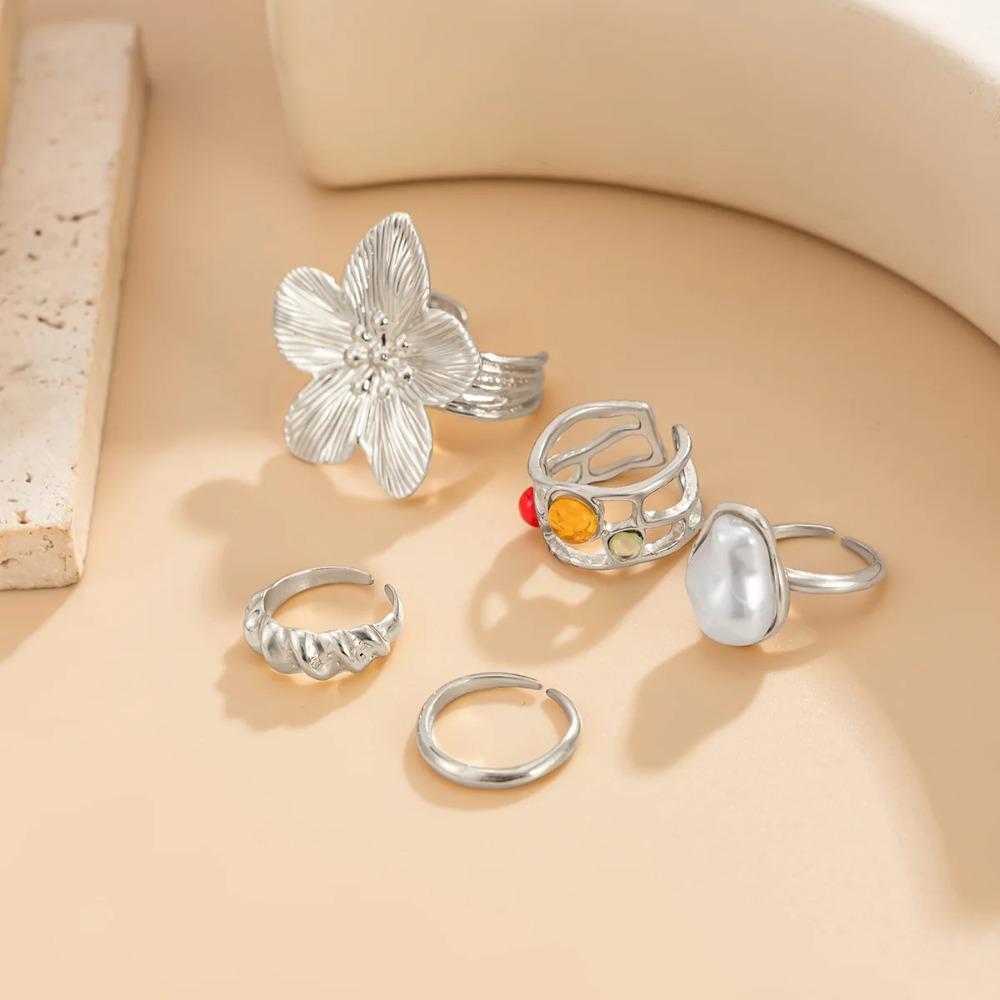 5pcs/set Baroque Imitation Pearl Inlaid Acrylic Diamond Foot Rings Set Creative Metal Flower Layering Toe Ring Foot Jewelry