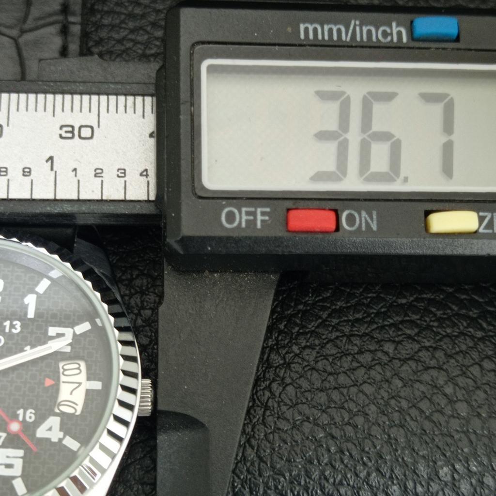 ЯПОНСКИЕ ВИНТАЖНЫЕ ОТРЕМОНТИРОВАННЫЕ АВТОМАТИЧЕСКИЕ МУЖСКИЕ ЧАСЫ SEIKO 5 С ЧЕРНЫМ ЦИФЕРБЛАТОМ a443977-1