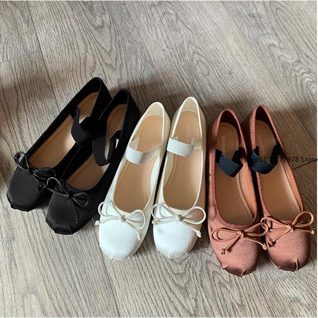 Мода Большой размер 43 42 Роскошные атласные шелковые балетки Женские Классические с квадратным носком и бантом Эластичная резинка Балетки Леди Мягкие лоферы