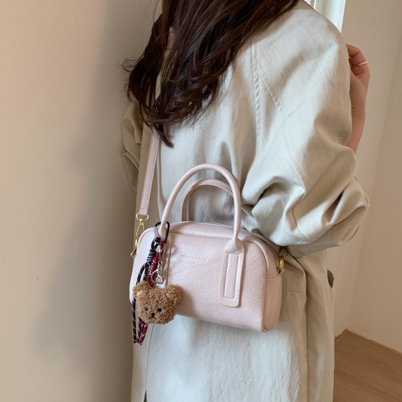 Ретро нишевый дизайн новая простая и изысканная сумочка модная и универсальная 2025 осень женская наплечная сумка-мессенджер