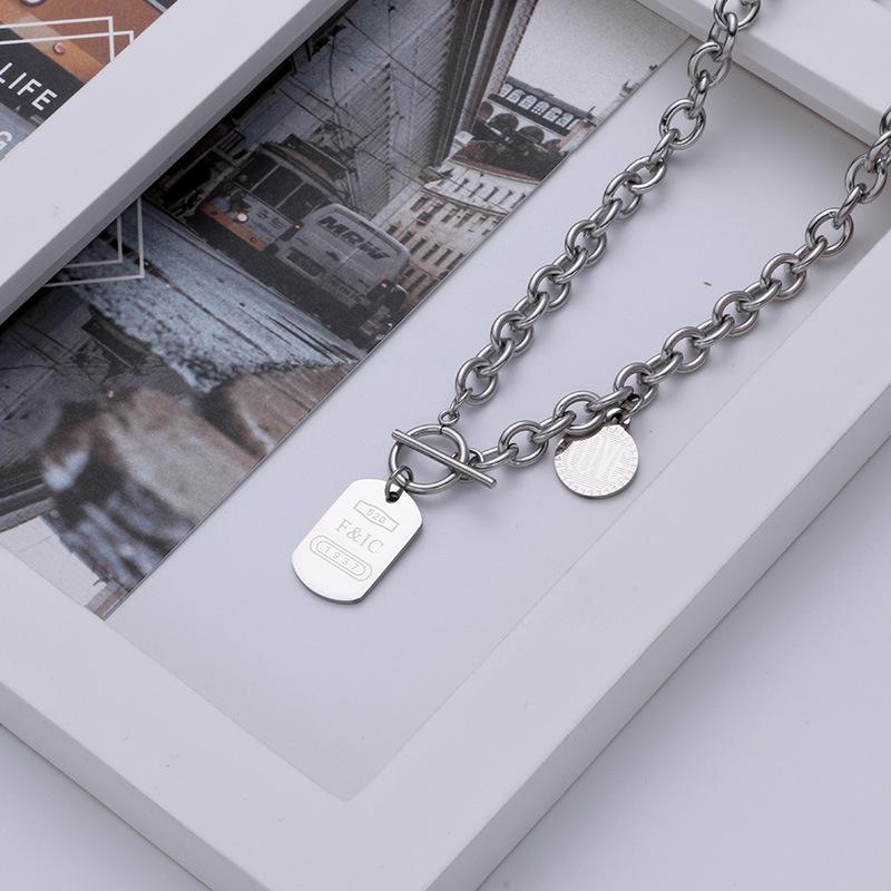 Унисекс Европейское и Американское Хип-Хоп Ожерелье из Титановой Стали с Квадратом с Буквой, Застежкой OT, Цепочным Дизайном.