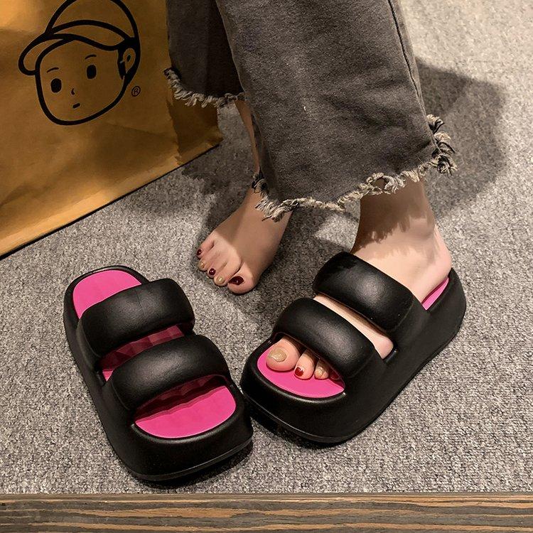 2024 Лето Новые женские тапочки Парные пляжные кожаные тапочки Мягкие толстые подошвы Шлепанцы Туфли на платформе Плоский каблук Тапочки Повседневные Сан