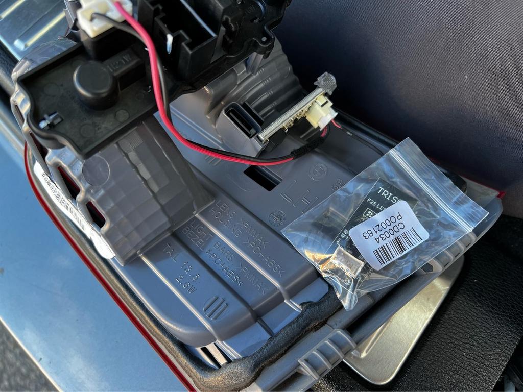 Комплект из 4 штук Светодиодный задний фонарь автомобиля Световая панель Plug and Play для BMW X3 F25 2011-2015 Аксессуары для задних фонарей