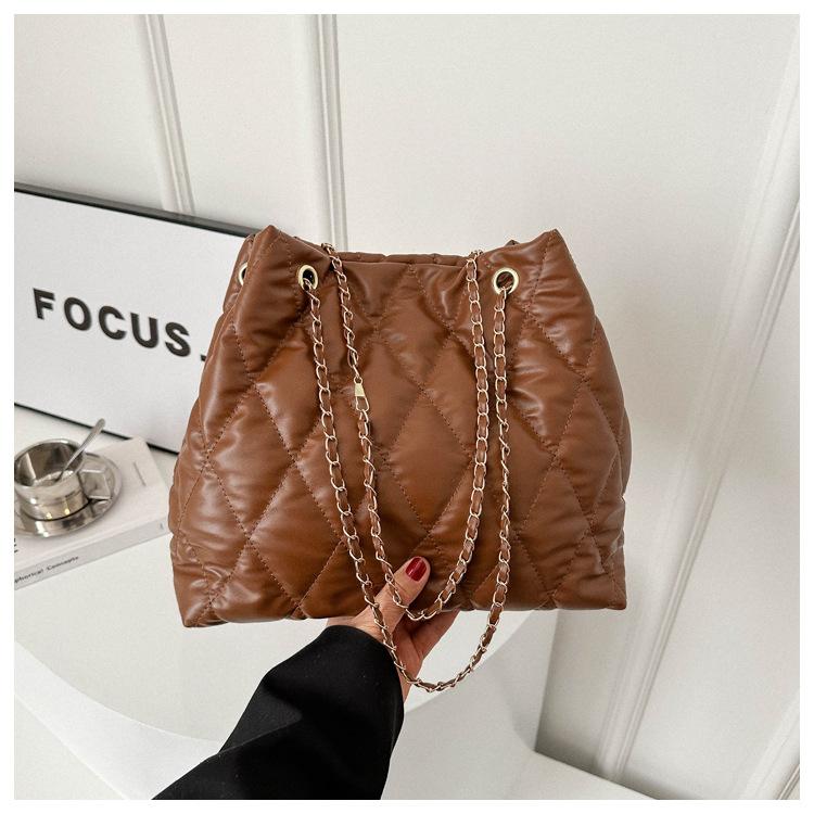 2025 Ромбовидная зимняя новая простая модная повседневная большая вместимость сумка-тоут на цепочке через плечо