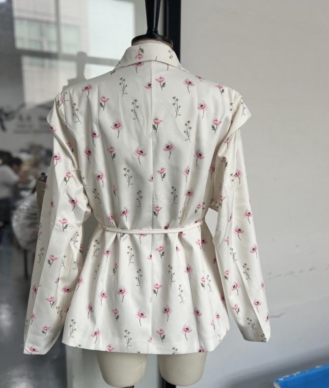 Женский блейзер 2025 года в корейском стиле с поясом и подплечниками для весны/осени