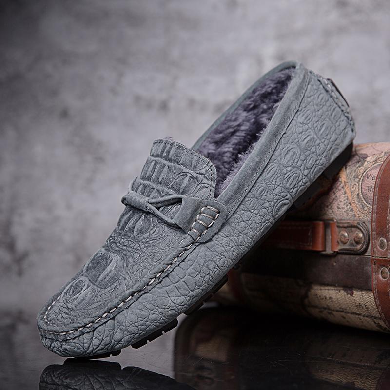 Лоферы с крокодиловым узором, мужские модные туфли без застежек, новые удобные мужские туфли на плоской подошве из натуральной кожи, повседневная мужская обувь, теплые зимние мокасины