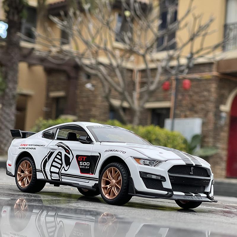 Масштаб 1/24 Mustang Shelby GT500, литая под давлением модель автомобиля, игрушечный автомобиль с откатным механизмом, звуком и светом для детей, коллекция подарков для мальчиков и девочек