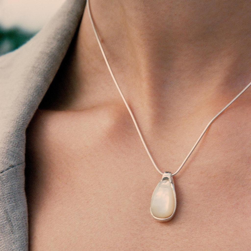 Premium Metal Copper-Plated Platinum Fashion Simple Lapis Lazuli White Shell Pendant Sweater Chain Temperament Versatile Necklace