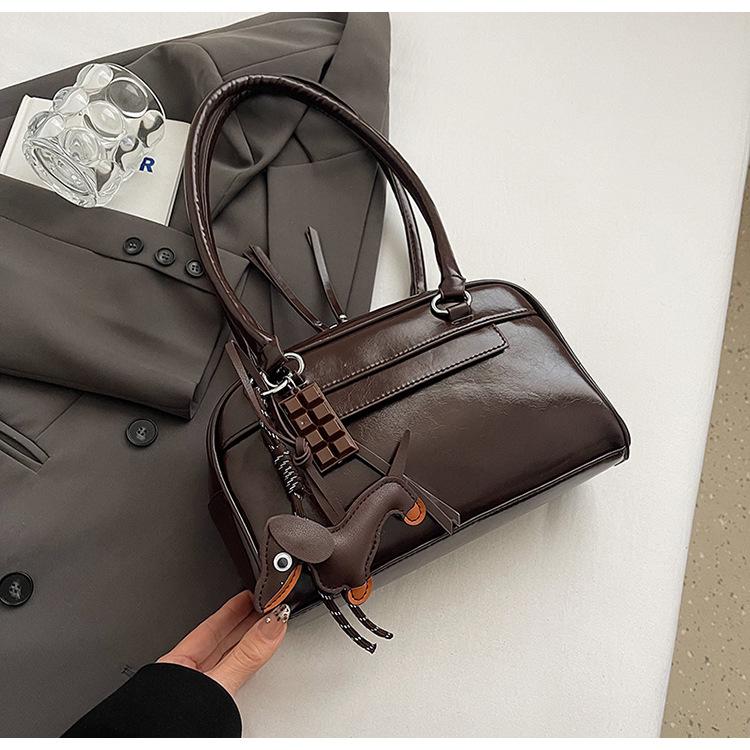 Трендовая нишевая сумка подмышкой, женская сумка для поездок на работу 2024 года, новая простая ретро-сумка для боулинга, универсальная сумка через плечо