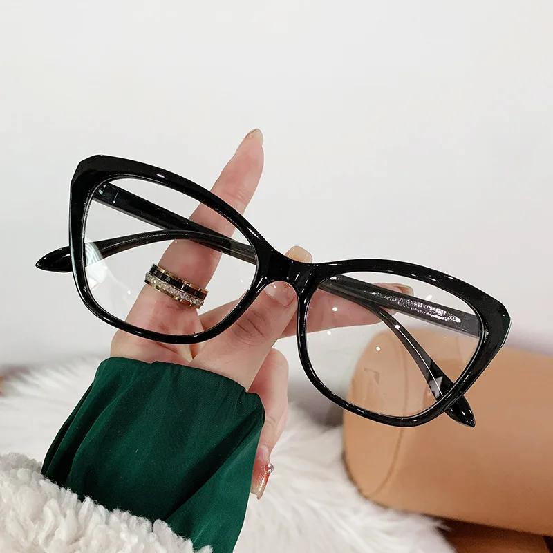 Blue Light Blocking Cat Eye Glasses Gradient Color Fashion TR90 Frame Women Luxury Designer Eyeglasses Ladies Optical Frame