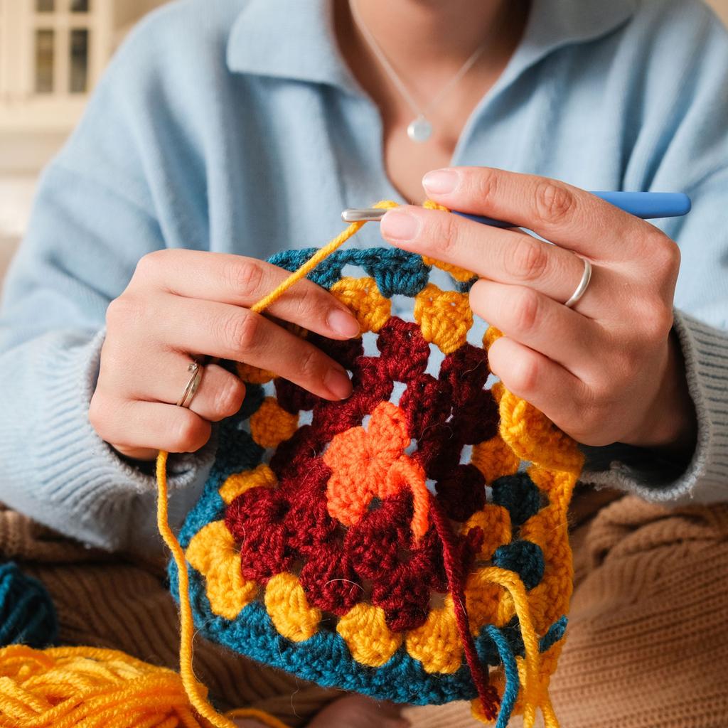 Пряжа 100% шерсть 4-слойная шерстяная ровница Роскошная и мягкая пряжа Пряжа ручной окраски для ручного вязания, вязания крючком, 3,52 унции, 306 ярдов 1 моток