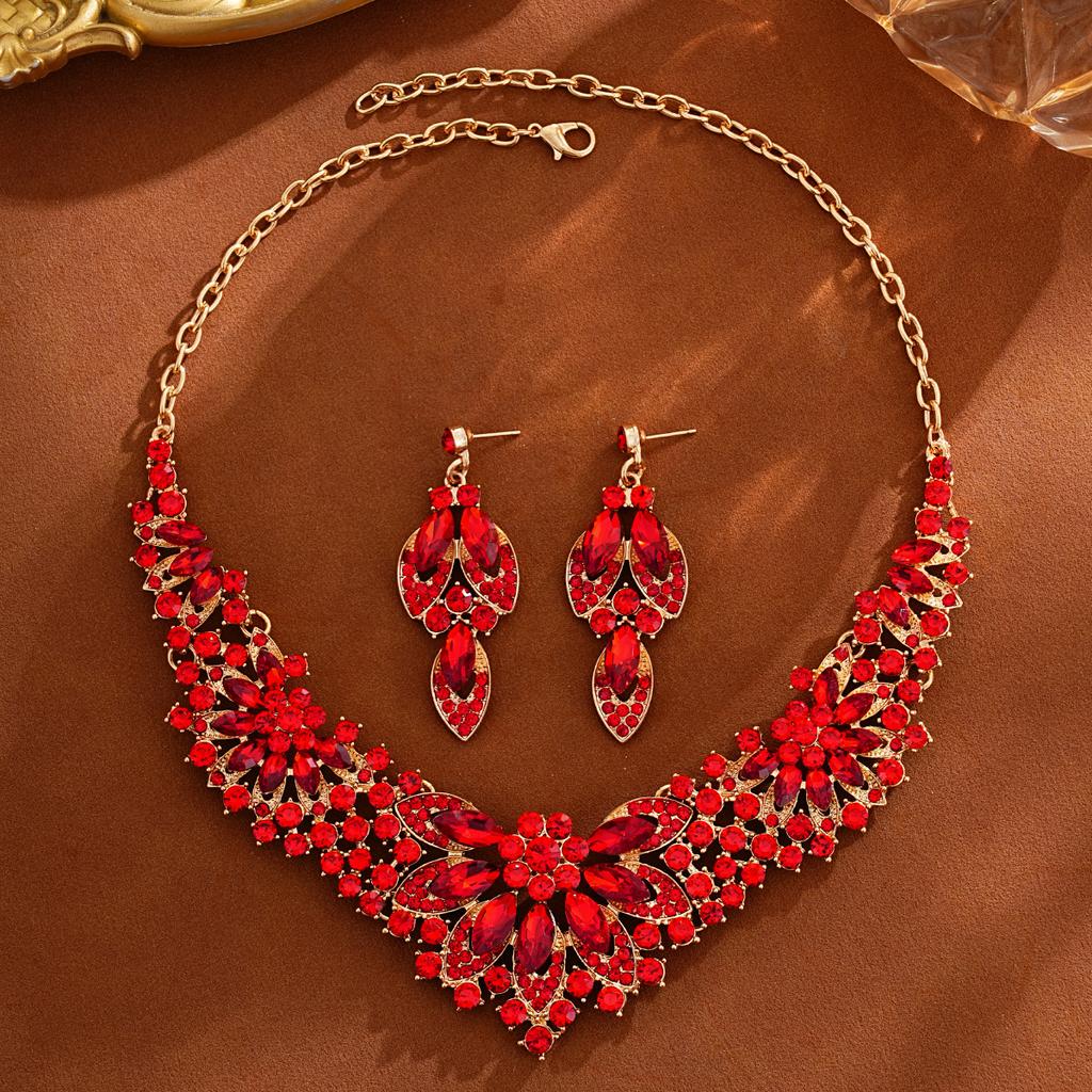 Модные украшения для женщин