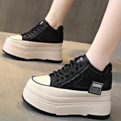 Внутренняя высота увеличивается на 8 см, женская обувь 2024 года, весна и осень, новые повседневные туфли из коричневой кожи, модные дышащие туфли на толстой подошве