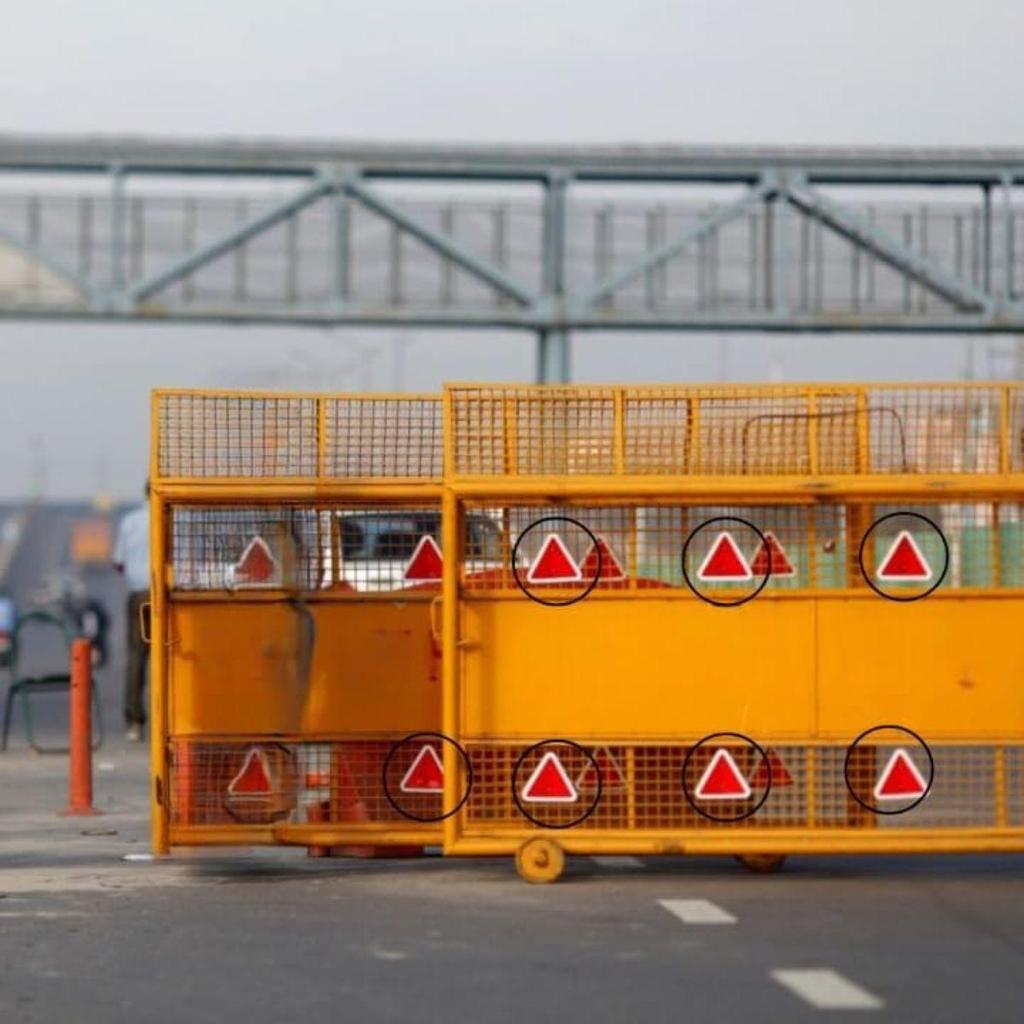 APSMOTIV Red Trailer Triangle Reflector Reflective for Gate Posts Rear Warning Suitable for Truck Trailer Tractor Truck Universal Applications 2Pcs