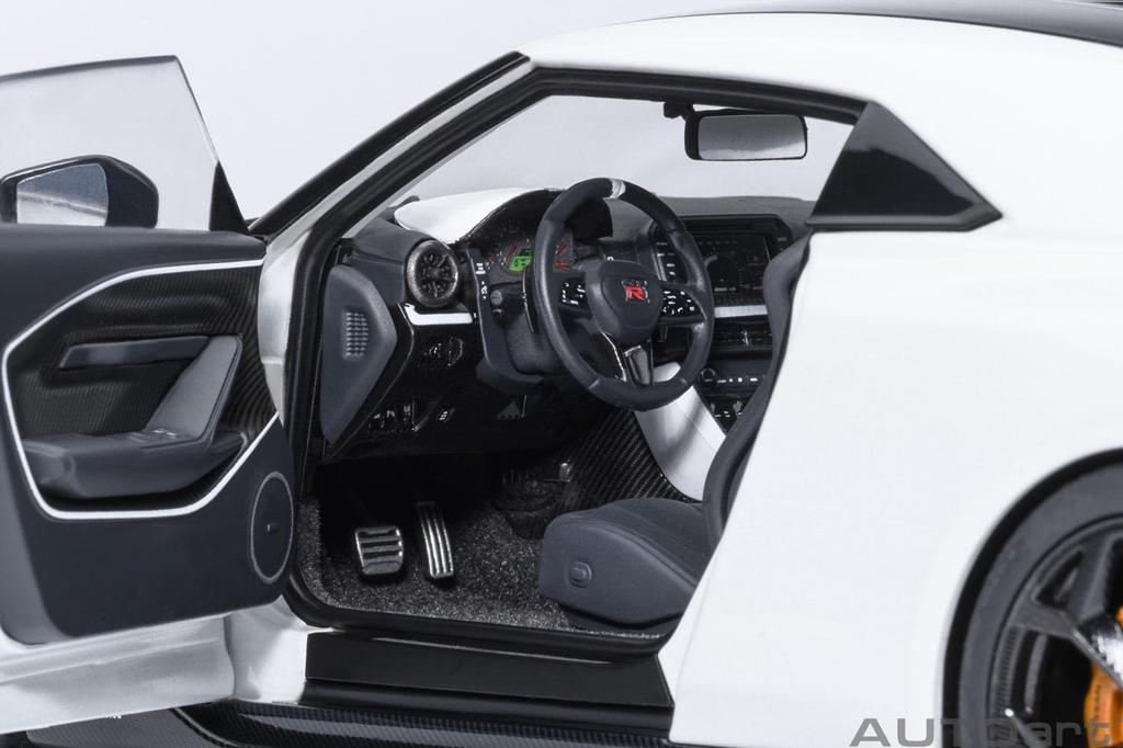 AUTOart Scale Nissan by ITALDESIGN Finished Model 77511 1/18 GT-R50 (Metallic White/Black)