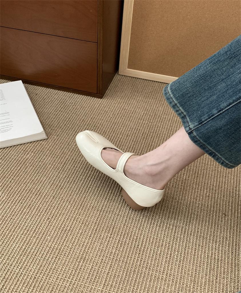 Spring 2025 New Soft-soled Doudou Pig's Trotters with Flat Bottom Shallow Mouth Split Toe Mary Jane Single Shoes Women