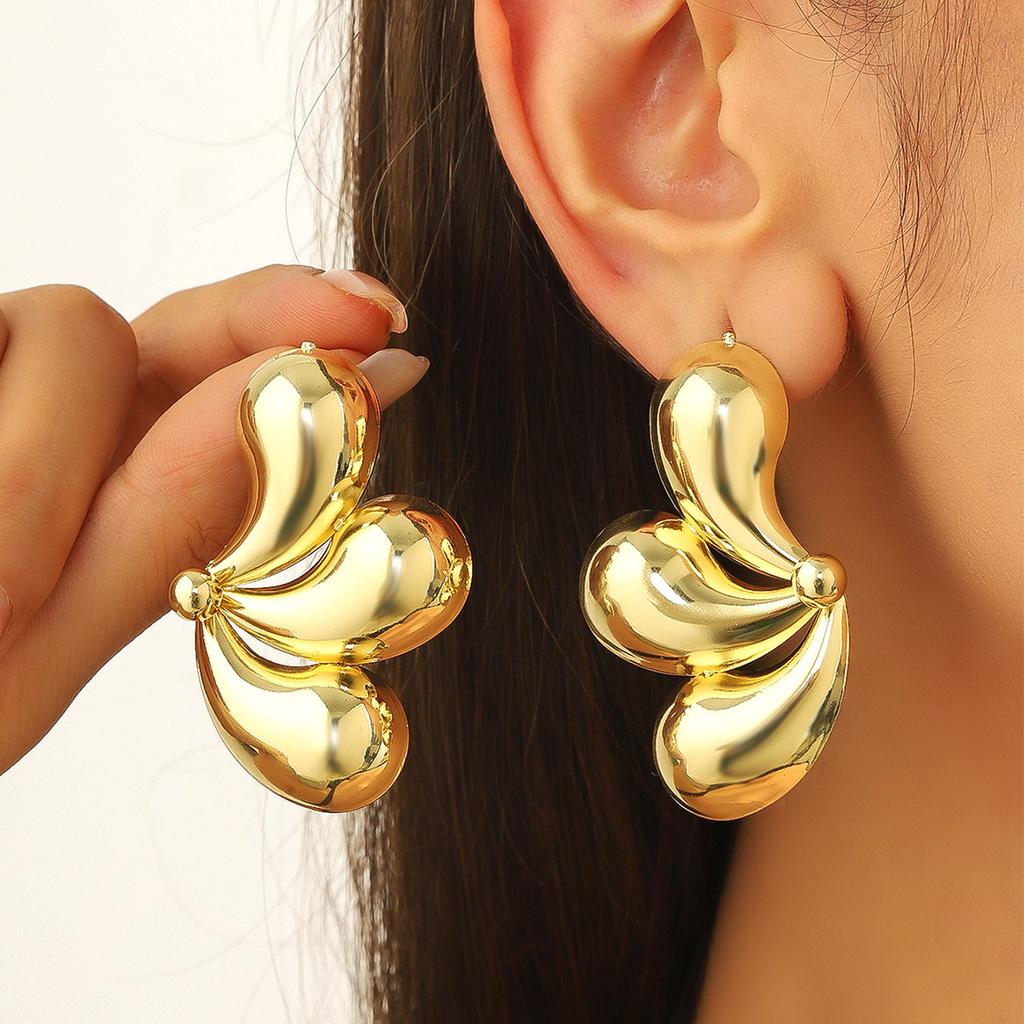 Exaggerated Temperament Earrings Gold Senior Sense Ins Cold Wind Simple Metal Droplets Pleated Pearl Flower Earrings