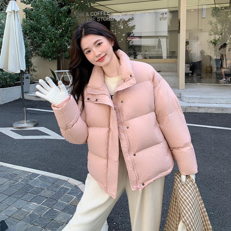 95 белый утиный пух маленькая куртка женская короткая зимняя 2024 новая корейская версия свободная утолщенная куртка из хлеба