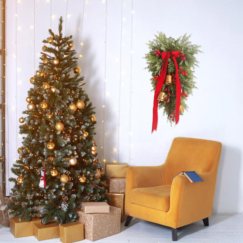 21-дюймовый искусственный рождественский венок в форме капли, иглы для украшения двери в форме капли с колокольчиками, красными ягодами и бантом, рождественский венок в форме капли для настенной двери