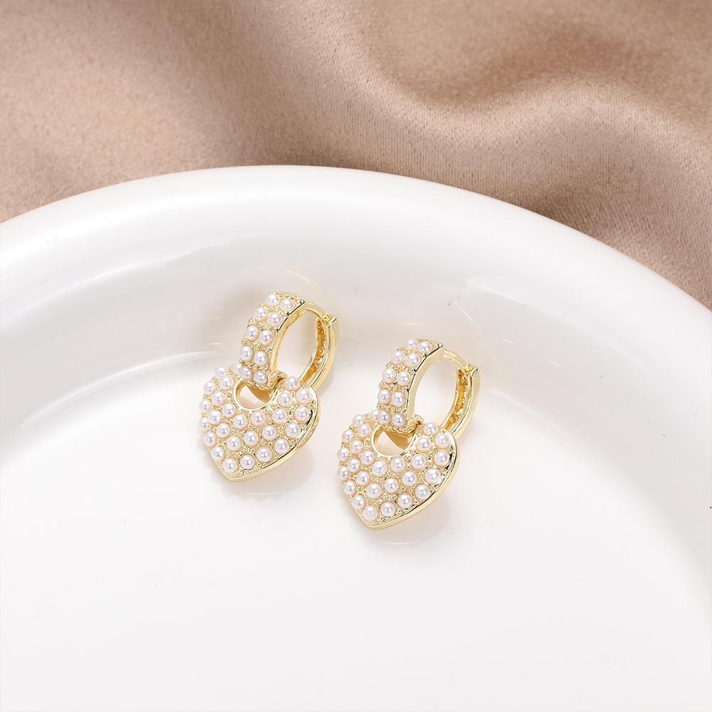 Серьги-пусеты с жемчугом для женщин, модный и изысканный темперамент, высококлассные серьги в форме сердца