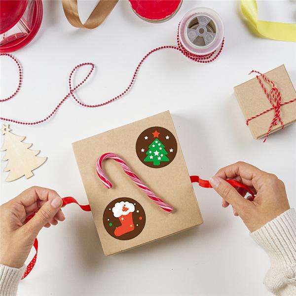 Рулон рождественских этикеток