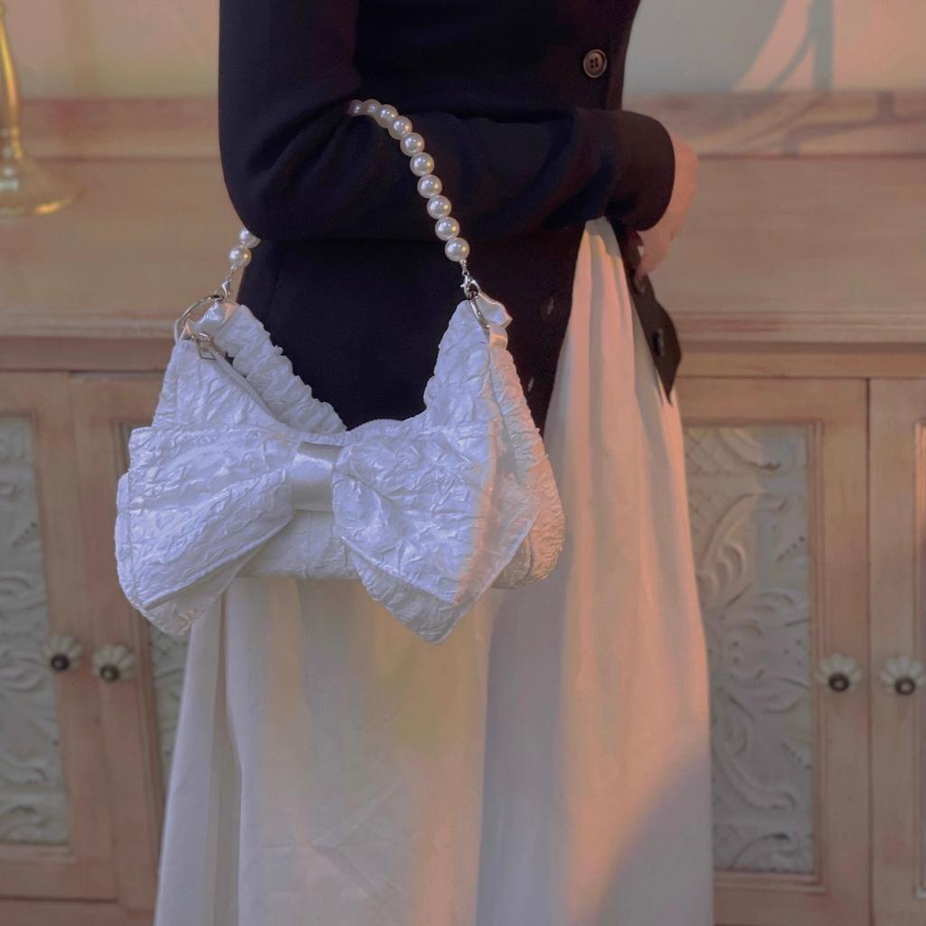 2024 Niche Pearl Chain Портативная сумка подмышкой Сложенная сумка через плечо Spice Girl Bow Сумка-палка