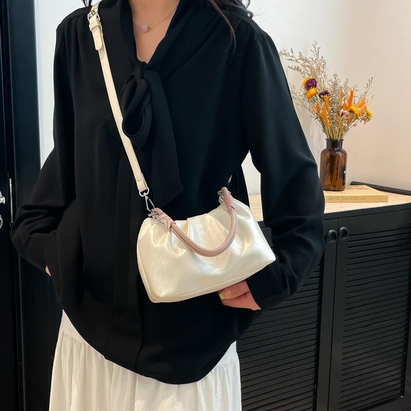 2025 new pleated handbag bag women's high-end sense niche versatile messenger cloud bag texture fashion shoulder bag