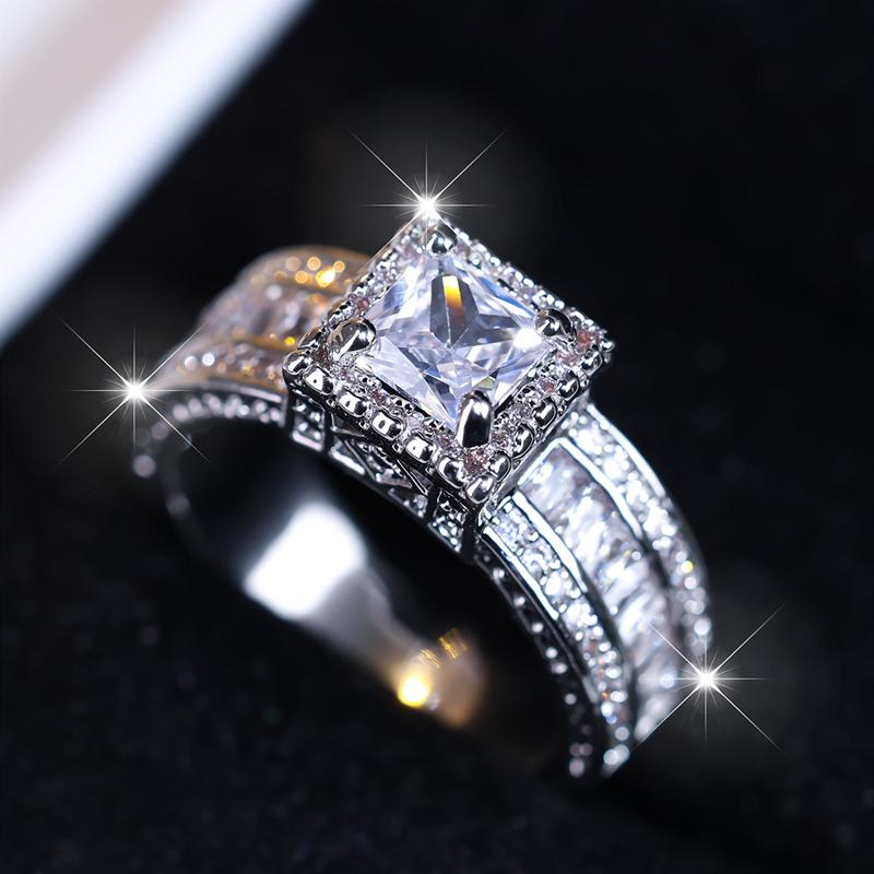 Fashion Jewelry Ladies Princess Cut Stone Four-claw Ring Inlaid Fashion Wedding Ring Engagement Jewelry Ring