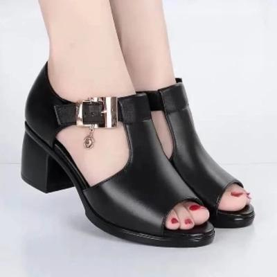 2024 Туфли на толстом каблуке с заостренным носком для женщин Новые летние босоножки с открытым носком Женская обувь Модная женская обувь с пряжкой из кристаллов