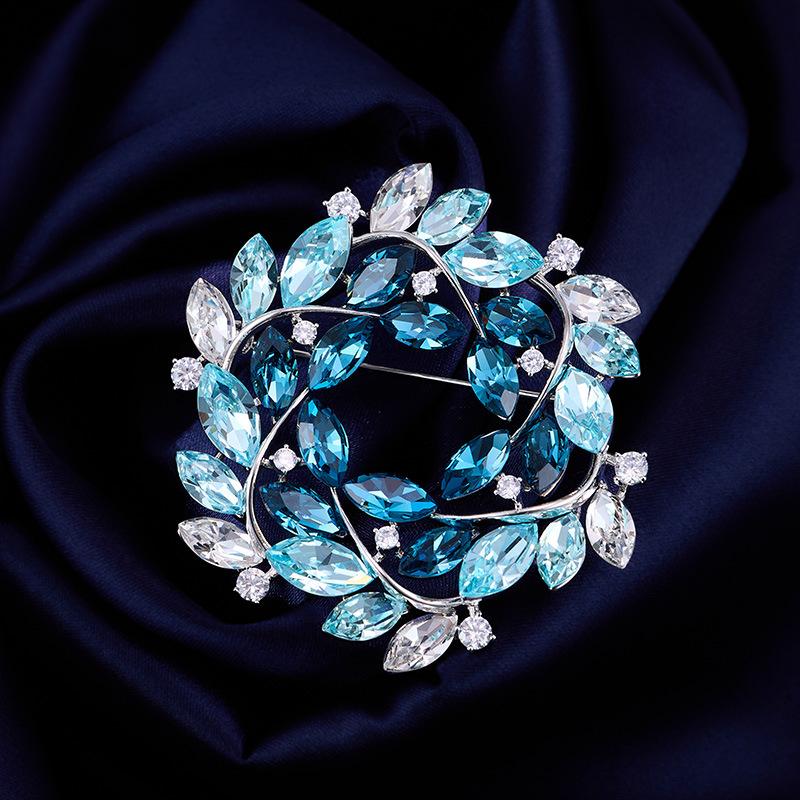 Crystal Garland Brooch Pin, Exquisite Floral Corsage, Stylish Versatile Apparel Decoration for Ladies Overcoat Business Suit