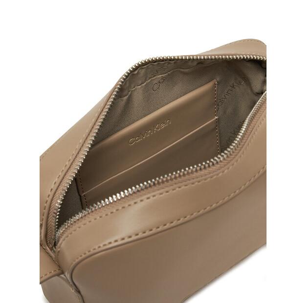 Сумка Calvin Klein Embossed Logo Camera Bag