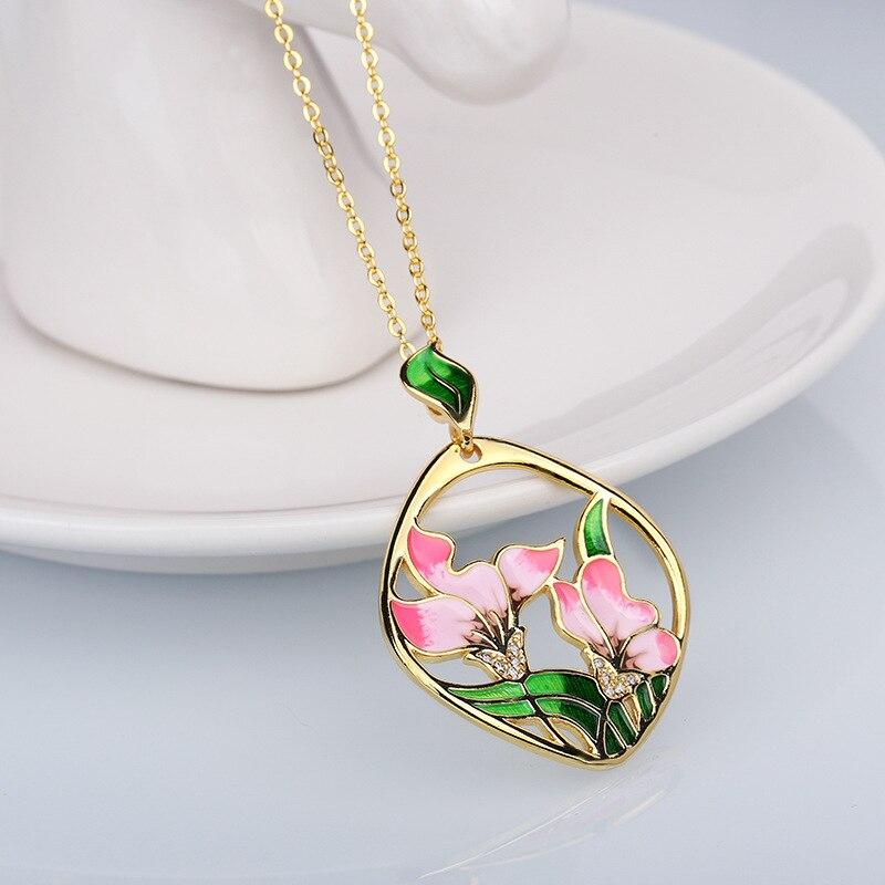 Classic Necklace for Women Pink Flowers Elegant Pendant Necklace Pink Epoxy Enamel Ladies Jewelry Elegant Sweater Chain