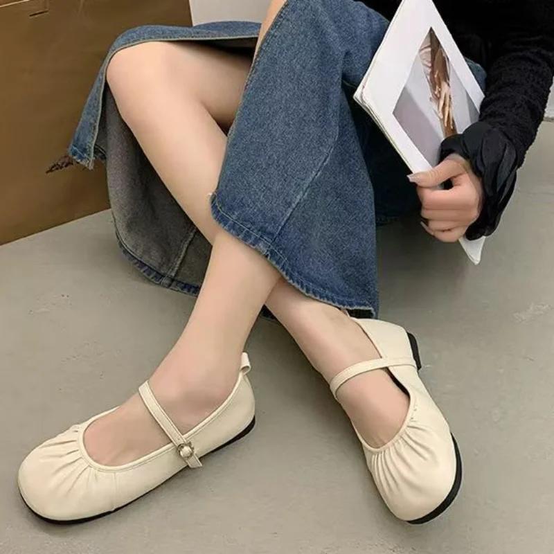 Модные белые кроссовки, женские туфли на плоской подошве, универсальные, мягкие, с круглым носком, с неглубоким вырезом, новые летние, ретро, повседневные, из искусственной кожи, резиновые, для отдыха, на шнуровке