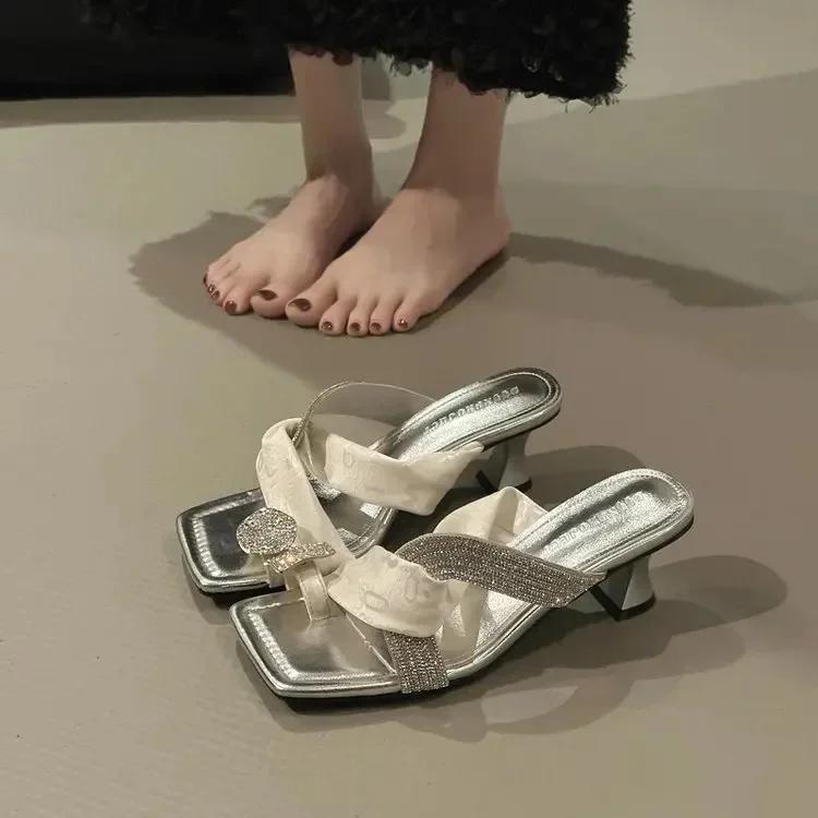 Fashion Fashionable Diamond Embellished High-End Fashion Sandals Breathable Hollow Out Design Summer New Style Versatile Slip-On Slipper