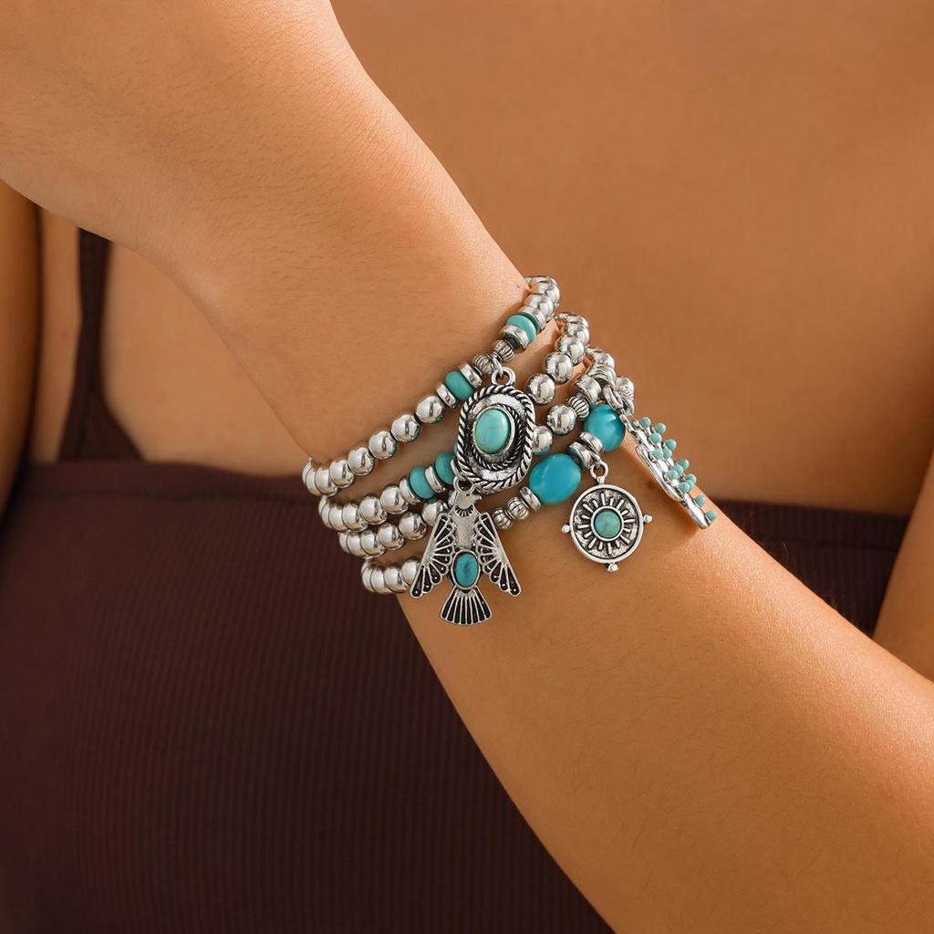 Комплект браслетов из бирюзового богемского бисера с подвеской неправильной геометрической формы