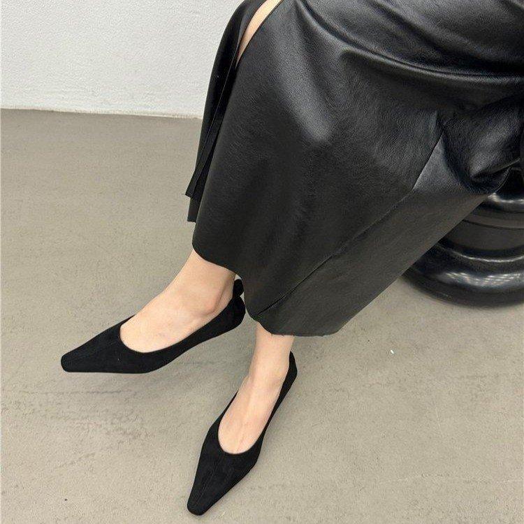 [Yushilai] Niche Retro Maillard Pointed Flat Shoes for Women In Spring 2025, New Shallow Mouth One Pedal