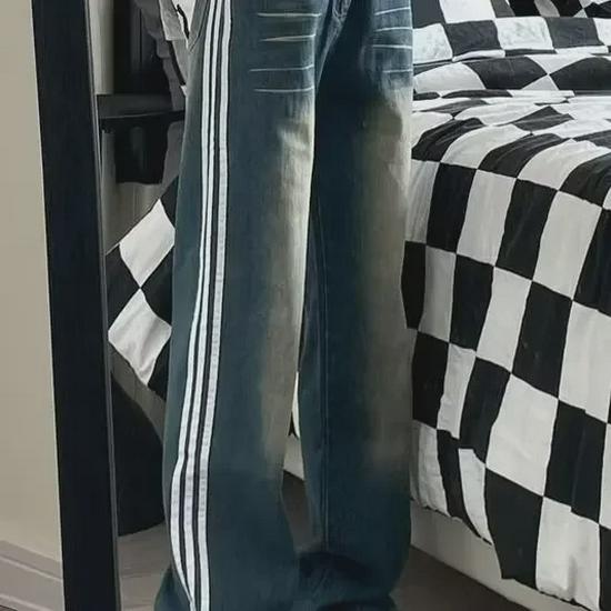 Женские джинсы широкого кроя с тремя полосками и потертостями – весенний американский уличный стиль, свободный крой, стираные, повседневные брюки.