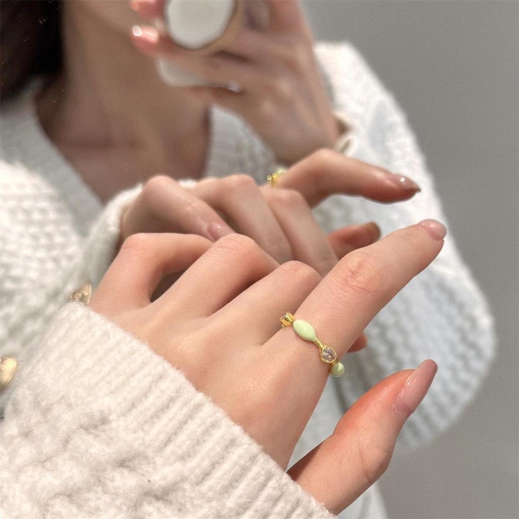 Эмаль, капельная глазурь, бабочка и перламутр, серебряное кольцо - элегантные, не тускнеющие женские украшения