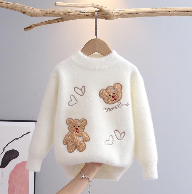 Свитер из норкового пуха светлого цвета для девочек с вышивкой в виде мультяшного медведя - Мягкий и уютный для осени и зимы