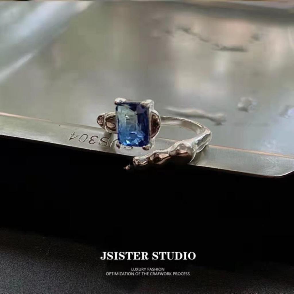 Creative Design Chameleon Blue Zircon Ring for Woman Personality Trend Geometric Liquid Irregular Ring Jewelry